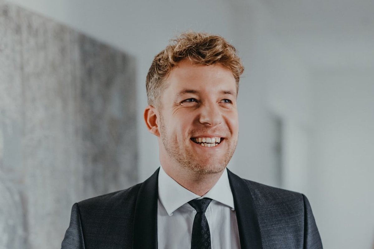 Sebastian Rath im Beratungsgespräch